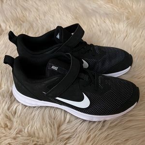 Nike boys youth size 2.5 youth